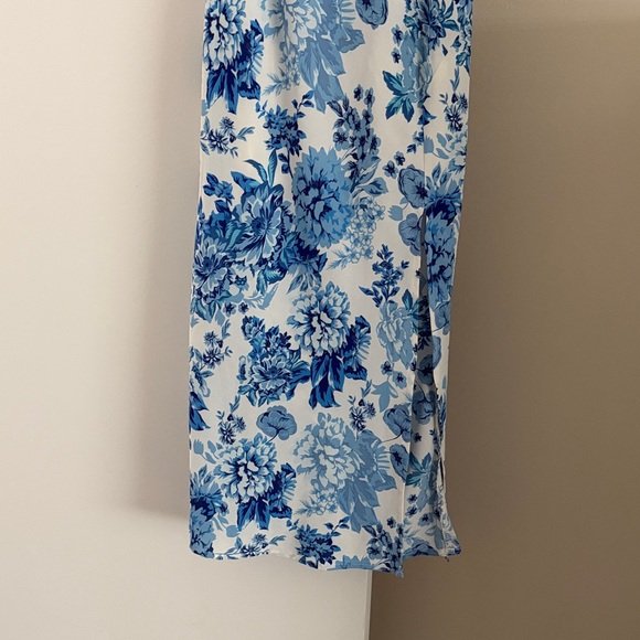 Hello Molly Blue and White Floral Midi Dress - Picture 4 of 4